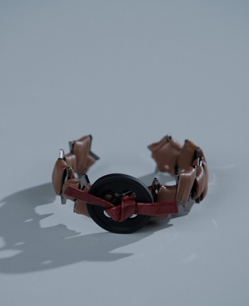 Noir Knot